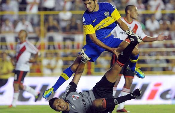 Boca superó 2-0 a River en el primer clásico de ambos elencos en el 2012