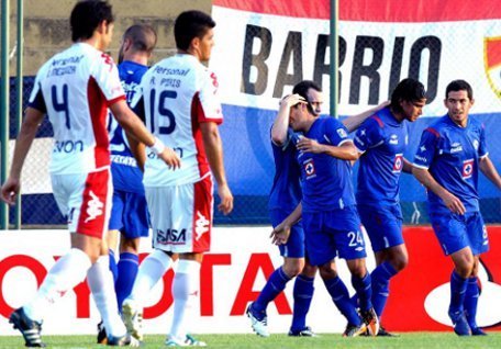 Dos goles de Orozco le dieron el triunfo al Cruz Azul sobre el Nacional de Paraguay