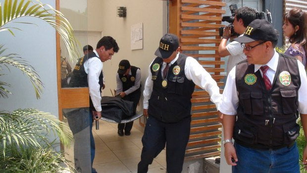 Traslado del cuerpo encontrado en casa de Maribel Velarde