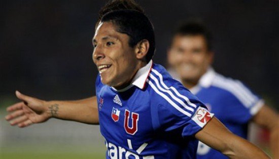 Ruidíaz tuvo otra gran actuación con la U de Chile. Marcó un gol y ayudó en otros dos