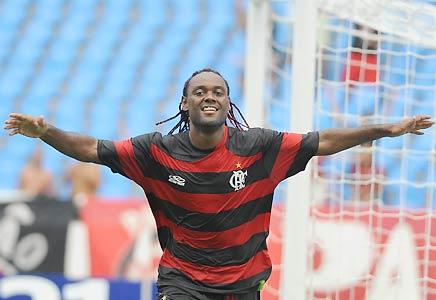 Wagner Love celebra el único gol con el cual Flamengo derrotó al Emelec