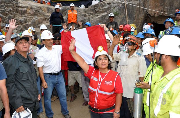 Presidente Humala y mineros rescatados