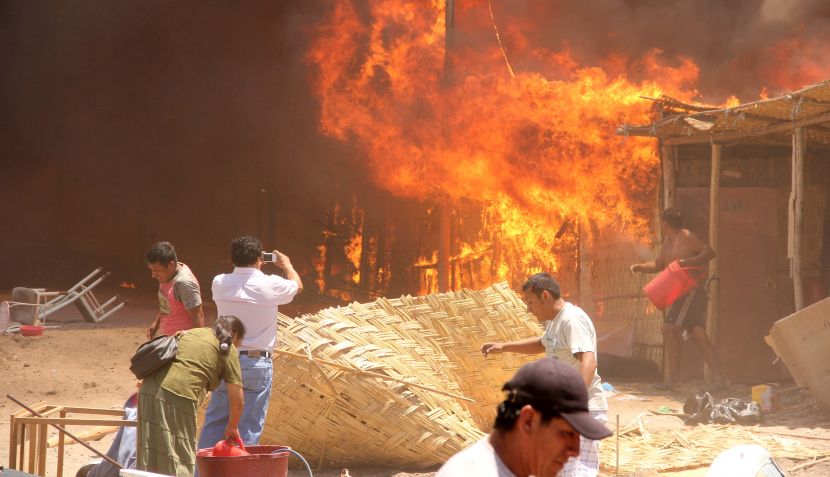 Incendio tras sismo en Piura (Referencial)