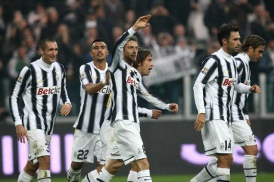 Juventus es líder del fútbol italiano tras caída del AC Milan