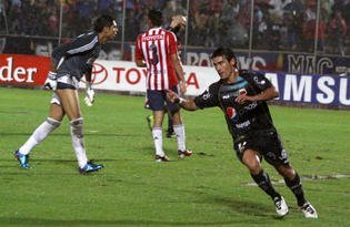 El argentino Alustiza celebra uno de sus cuatro goles que hizo para el Deportivo Quito