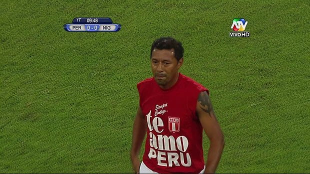 Con la recordada camiseta del "Te Amo Perú"