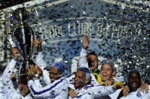 Porto recibió la copa que lo coronó bicampeón del fútbol portugués