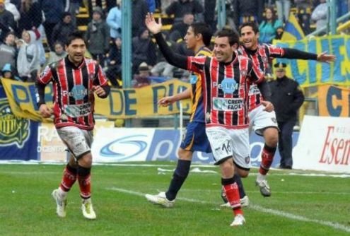 Rosario Central cayó ante Chacarita y ya no depende de sí mismo para ascender directamente