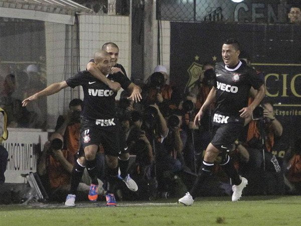 Corinthians está a un paso de la final copera