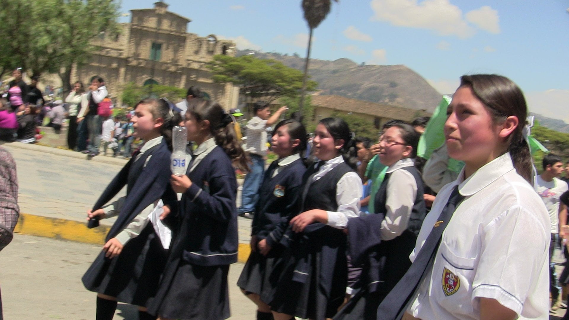 Escolares usados para protesta Anticonga