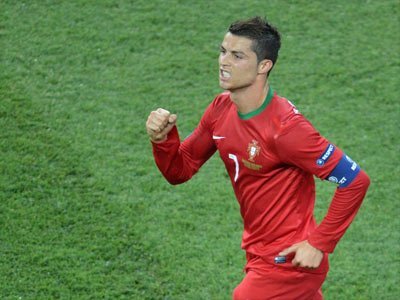 Cristiano Ronaldo celebra la clasificación de Portugal a cuartos de final de la Eurocopa