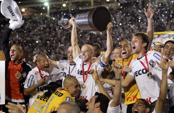 Corinthians de Brasil celebra su primer título de Copa Libertadores de América