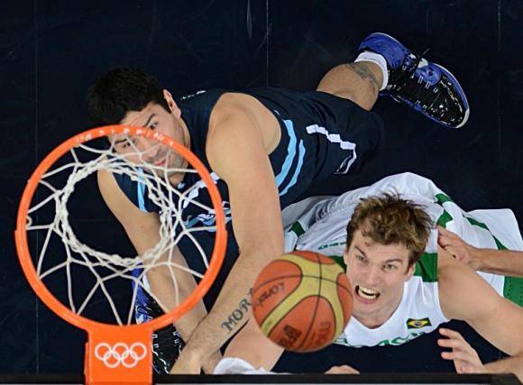 Argentina avanzó a las semifinales de baloncesto al derrotar a Brasil en Londres