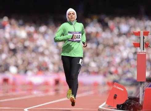 Sarah Attar se convirtió en la segunda mujer saudí que participa en los Juegos Olímpicos