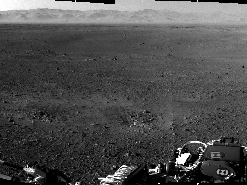 Imagen del Curiosity muestra el borde del crater Gale, la zona es montañosa y es visible la erosión