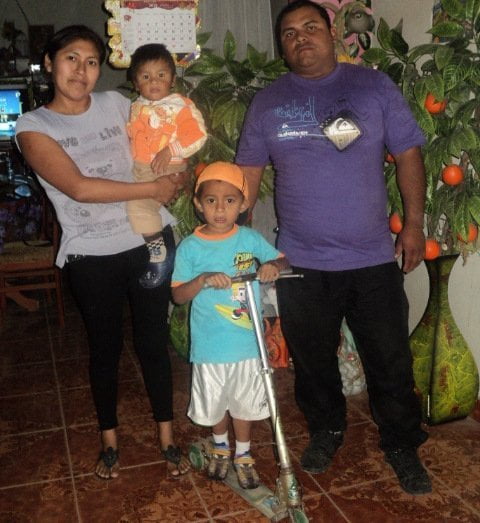 Rafael Jesús y su familia (Foto: Diario Correo)
