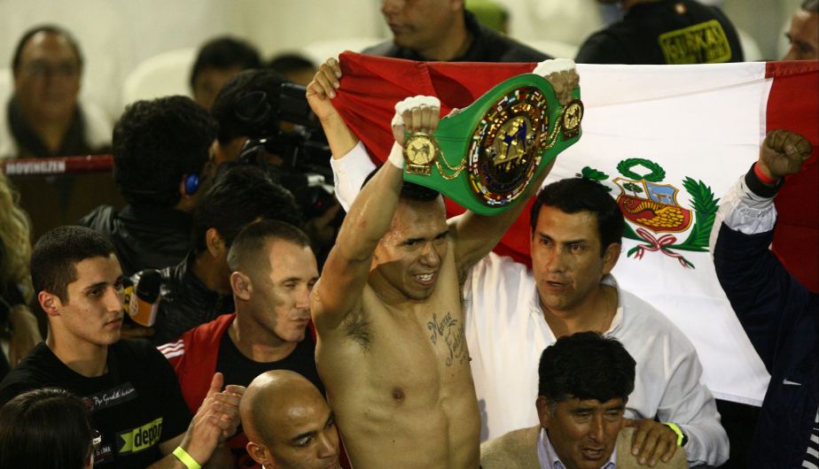 Miguel Sarria le dedicó su título mundial de Kickboxing a todos los peruanos, tras derrotar al mexicano Curiel