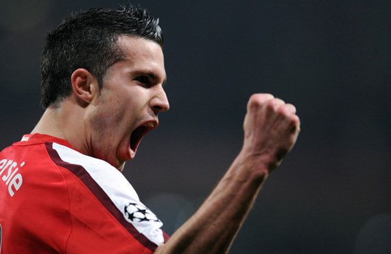 Van Persie llega al Manchester United luego de haber jugado ocho temporadas en el Arsenal