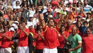 La armada española celebra nuevamente otro pase a la final del Grupo Mundial de Copa Davis, gracias al triunfo de David Ferrer