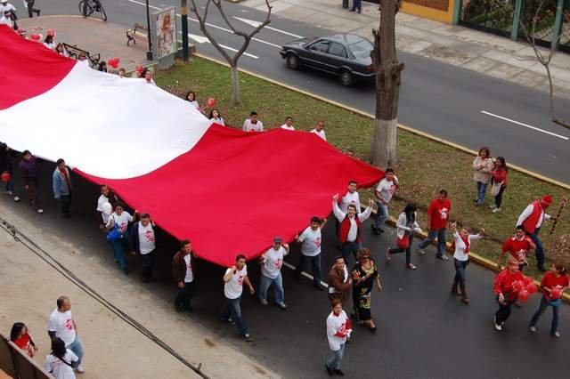 Bandera más grande del Perú