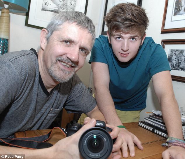 Ian McLeod y su hijo Cory