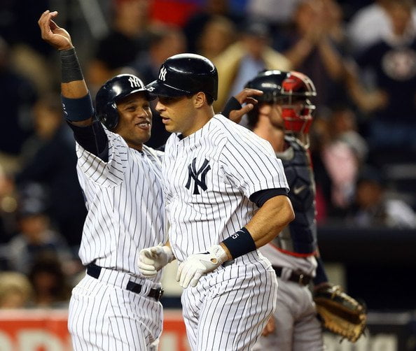 Raúl Ibañez condujo al triunfo con dos cuadrangulares a los Yankees de New York, elenco que toma ventaja de 2-1 sobre los Orioles de Baltimore.