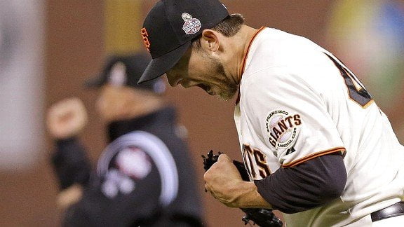 Extraordinario trabajo del abridor Bumgarner (secundado luego por Casillas y Romo) fue el eje principal del triunfo de San Francisco sobre Detroit 2-0 en el segundo juego de la Serie Mundial.