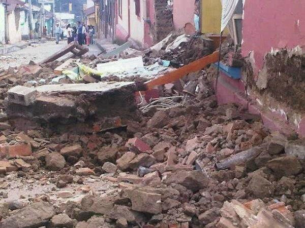 Daños por el temblor de esta mañana en San Marcos, Guatemala / @LexPineda