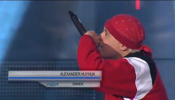 Alexander Huayhua en plena imitación de Eminem