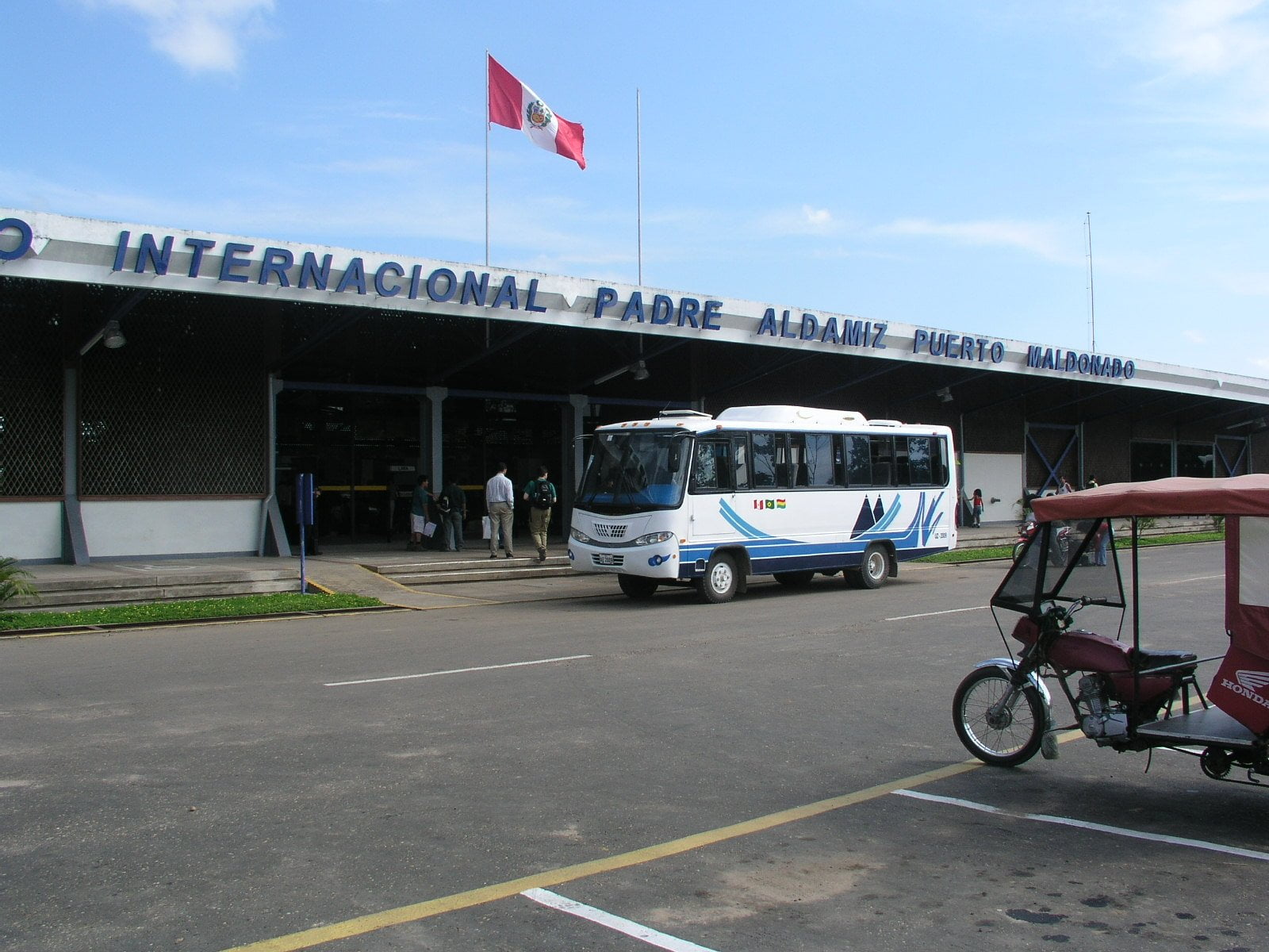 Fachada del aeropuerto de Puerto Maldonado