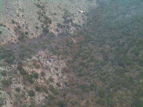 Hallan manchón negro y restos de ropa sobre árboles en La Colorada a 15 kms de Iturbide @joelsampayoc