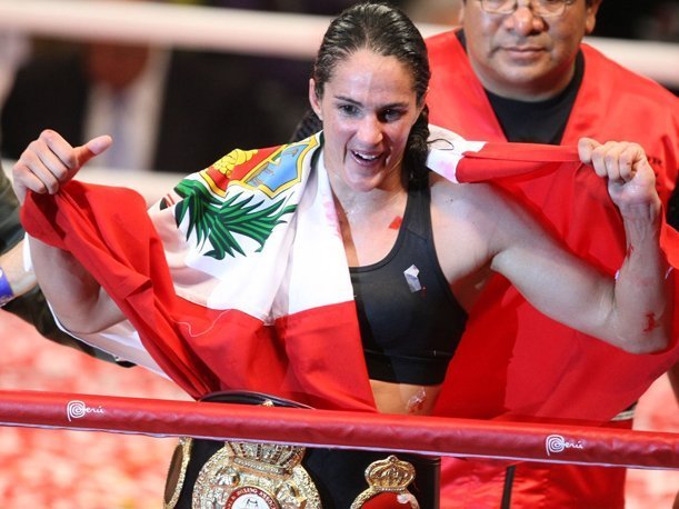 La boxeadora peruana Kina Malpartida sigue siendo la campeona mundial de Box en la categoría superpluma, al derrotar en Jamaica a la dominicana Marilyn Hernández.