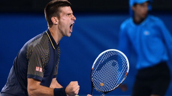 Djokovic y Wawrinka protagonizaron el mejor partido de lo que va de la edición 2013 del Abierto de Australia. Finalmente el serbio lo sacó adelante.