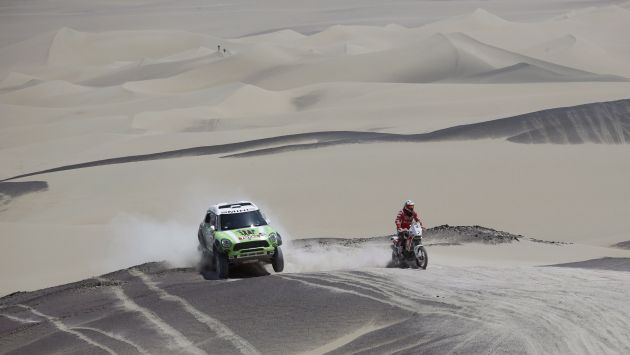 Los franceses Peterhansel (auto) y Pain (moto) continúan liderando   el Rally Dakar 2013, pero con mínimas diferencias