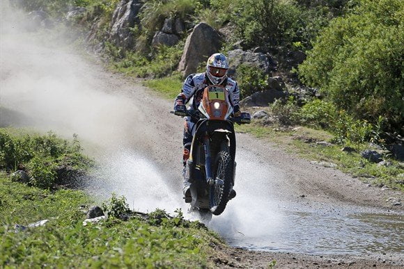 Cyril Despres terminó el día como líder en motos