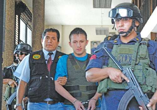 Trasladan a delincuente Gringasho (foto: Diario 16)