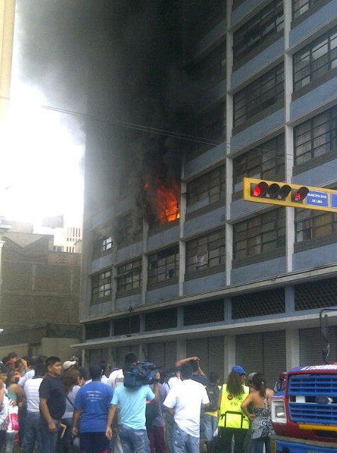 Incendio en Lima (Twitter @yvalverde)