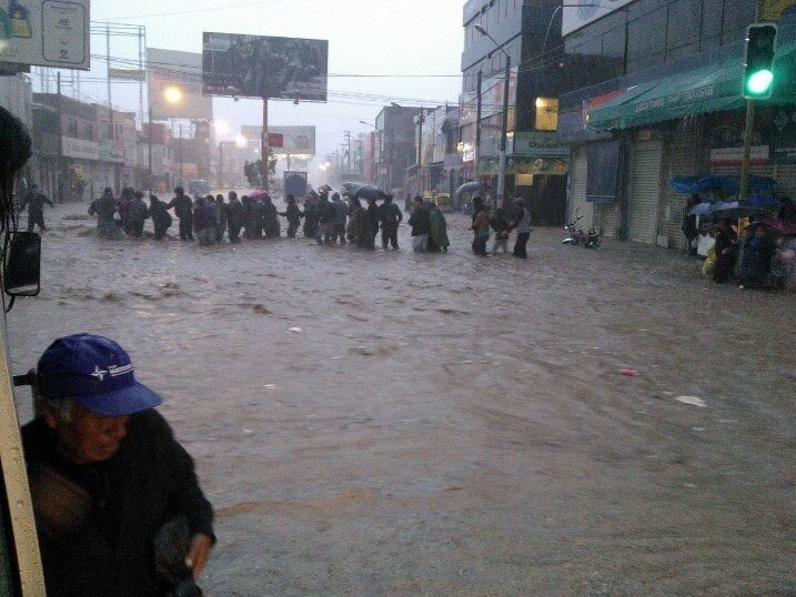 Las lluvias e inundaciones provocan cáos y muerte en Arequipa (Twitter @adolfo1308e)