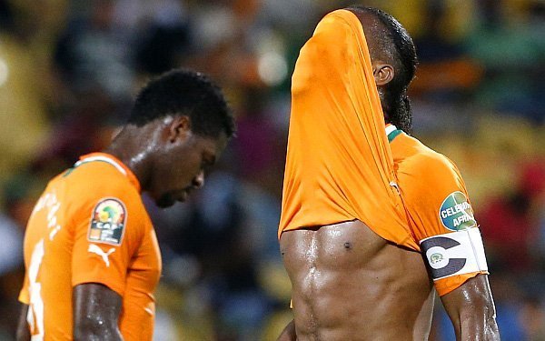 Drogba lamenta la eliminación de su selección. Costa de Marfil era favorita para lograr el campeonato de Africa