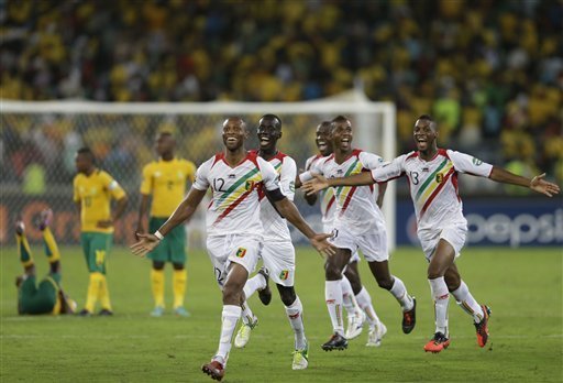 Mali celebra la clasificación tras derrotar en la Copa Africana a los dueños de casa.