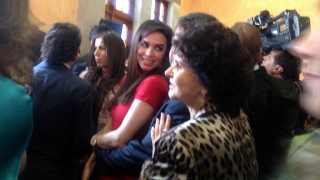 Bibi Gaytán,su esposo Eduardo Capetillo y la mamá de la cantante Lucero, presentes. (Tania L. Montalvo/CNNMéxico)