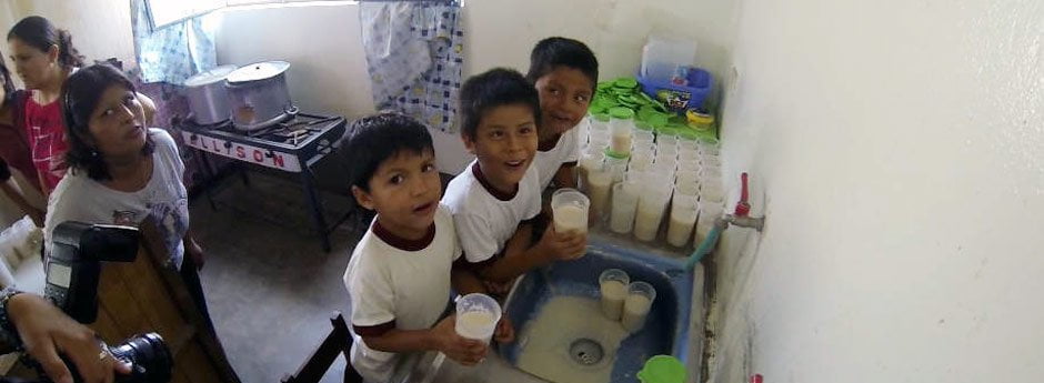 Niños de colegio en Manchay (Diario Correo)