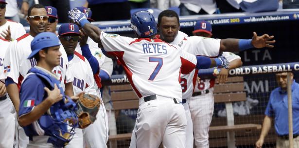 Los dominicanos revirtieron cuatro carreras de diferencia contra Italia y están a un paso de las semifinales del Clásico Mundial.