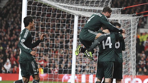 Real Madrid mostró toda su jerarquía en el Old Trafford para clasificar a los cuartos de final de la Champions League.