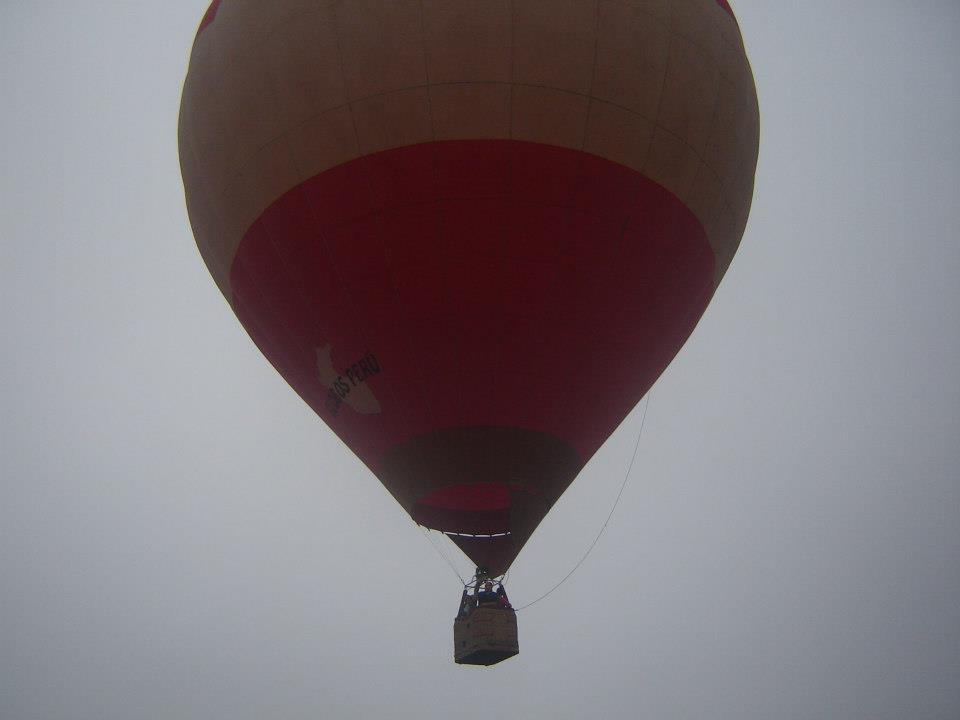 Habrían encontrado con vida a pasajeros de globo aerostático que cayó al mar