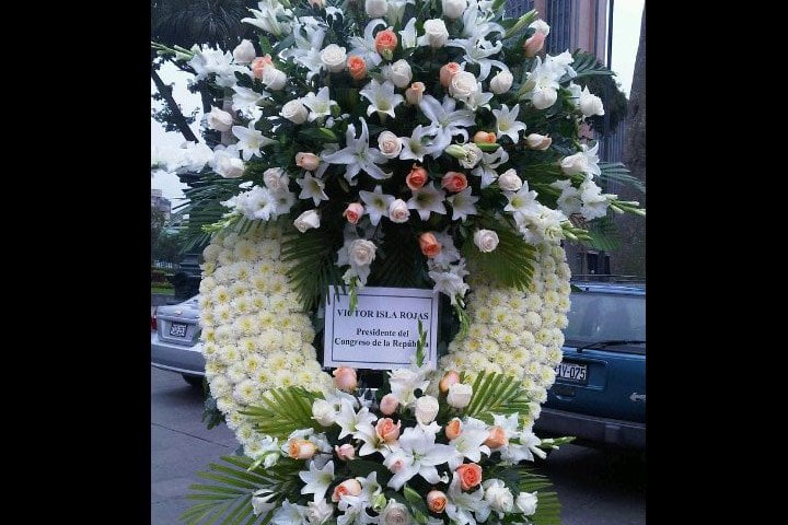 Familia de Diez Canseco rechaza ofrenda floral de Víctor Isla