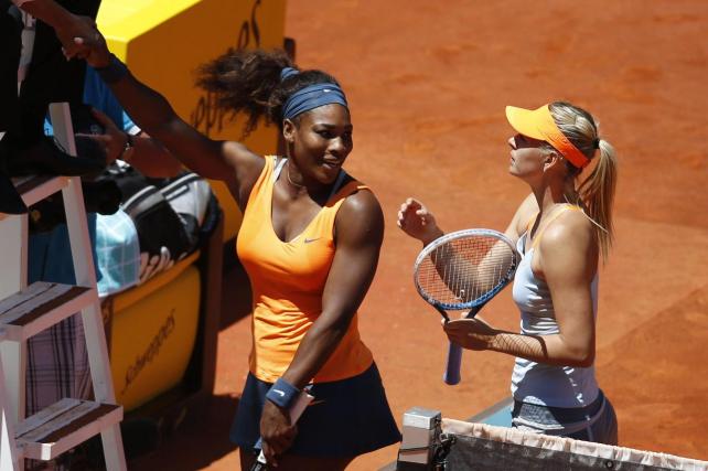 Serena Williams y María Sharapova debutaron con triunfos fáciles en el Abierto de París.