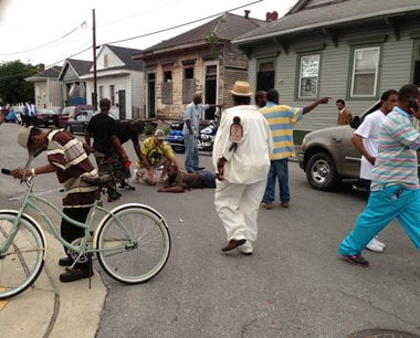 Urgente: Doce heridos en tiroteo durante desfile por el Día de la Madre (Nola)