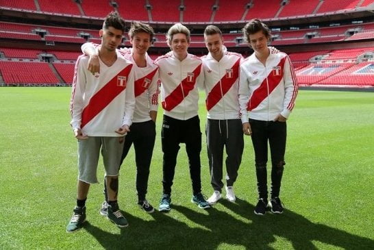 (Foto) Integrantes de One Direction con la camiseta de la selección peruana