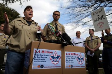 Boy Scouts retiran veto a homosexuales en EE.UU.